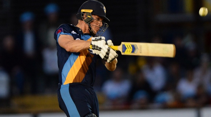 Falcons hit 211 to beat Lancashire