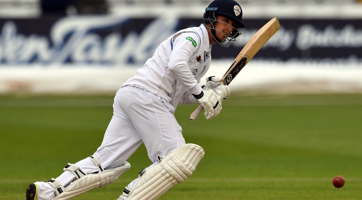 Eleven wickets fall as du Plooy hits 38 on Day One