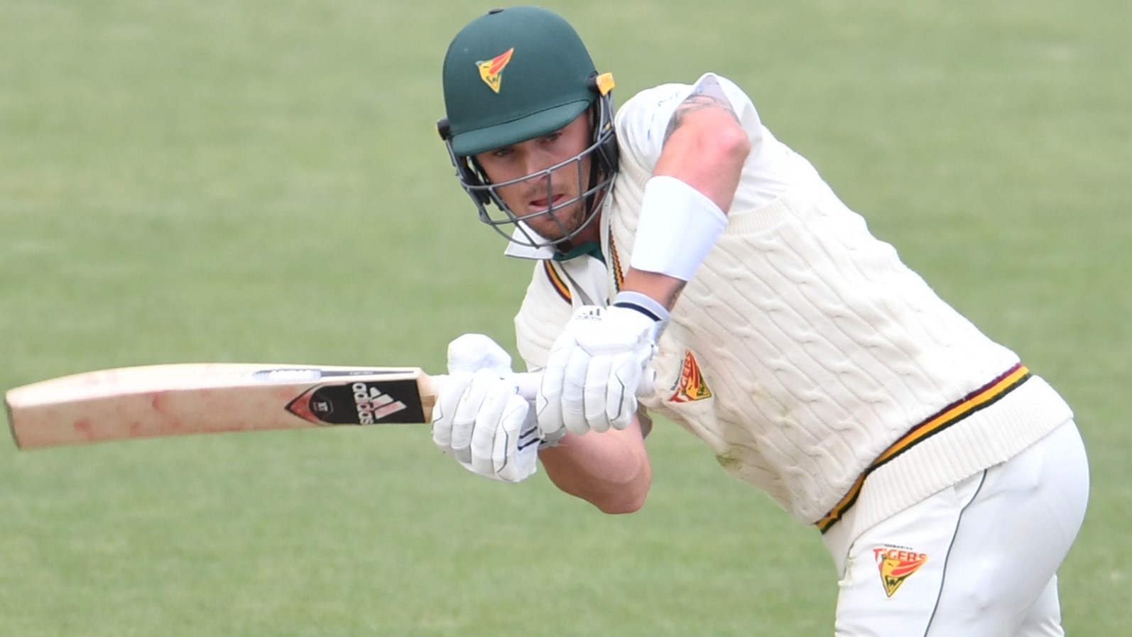 Derbyshire Abroad: McDermott and Abbott  meet in Sheffield Shield