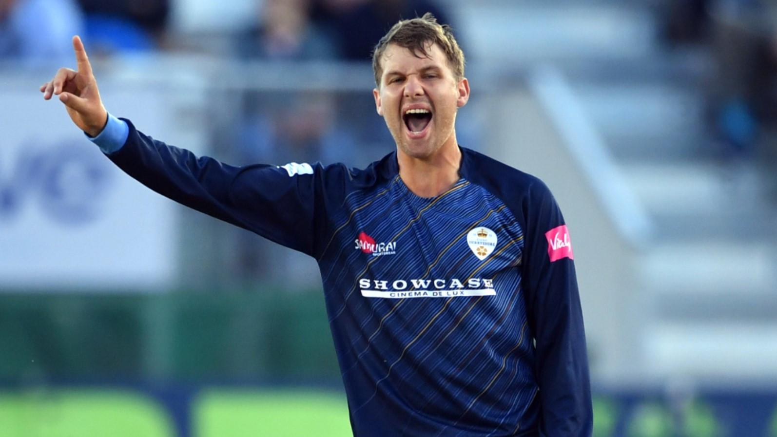 Critchley commits future to Derbyshire