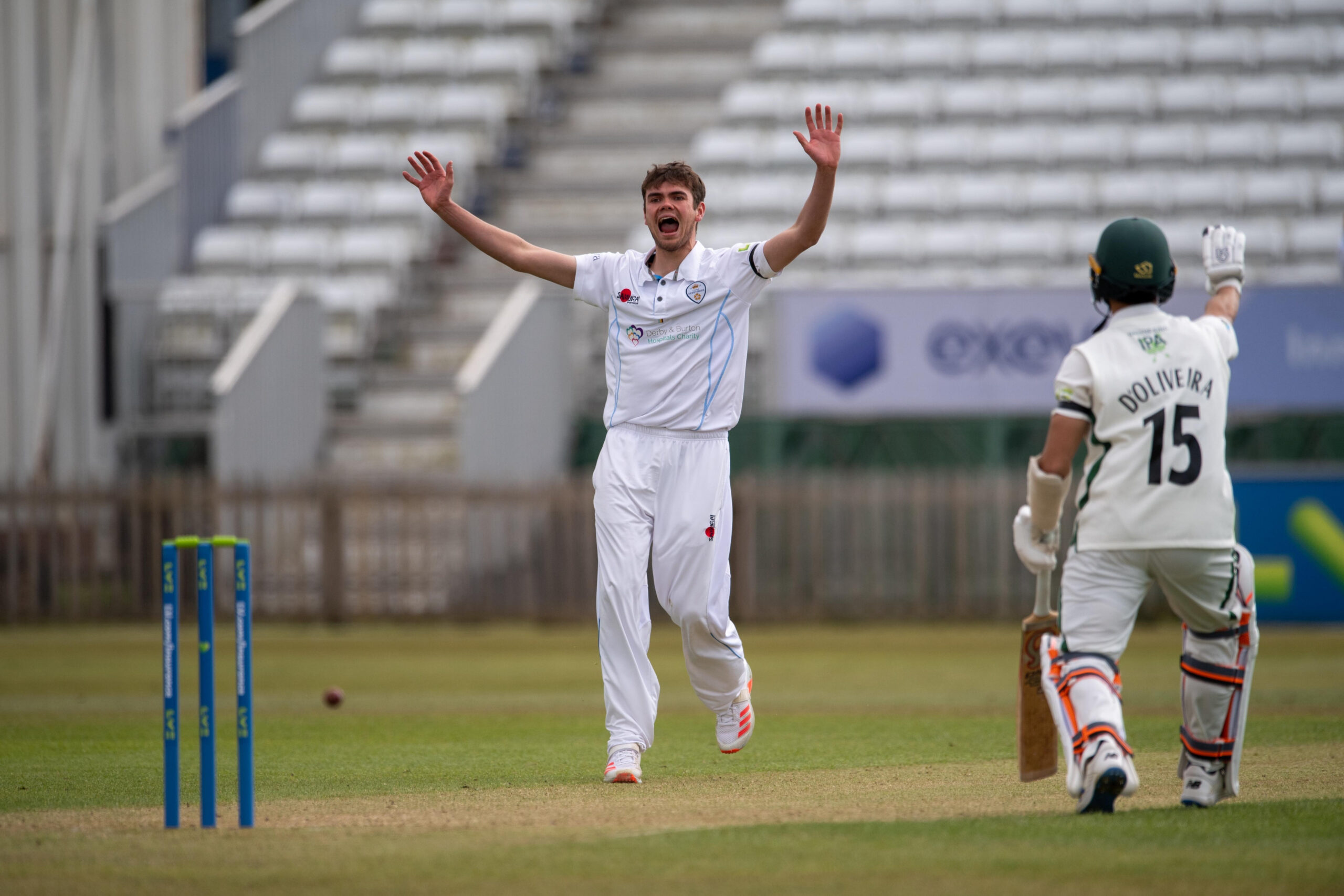 Highlights: Day Two vs Worcestershire