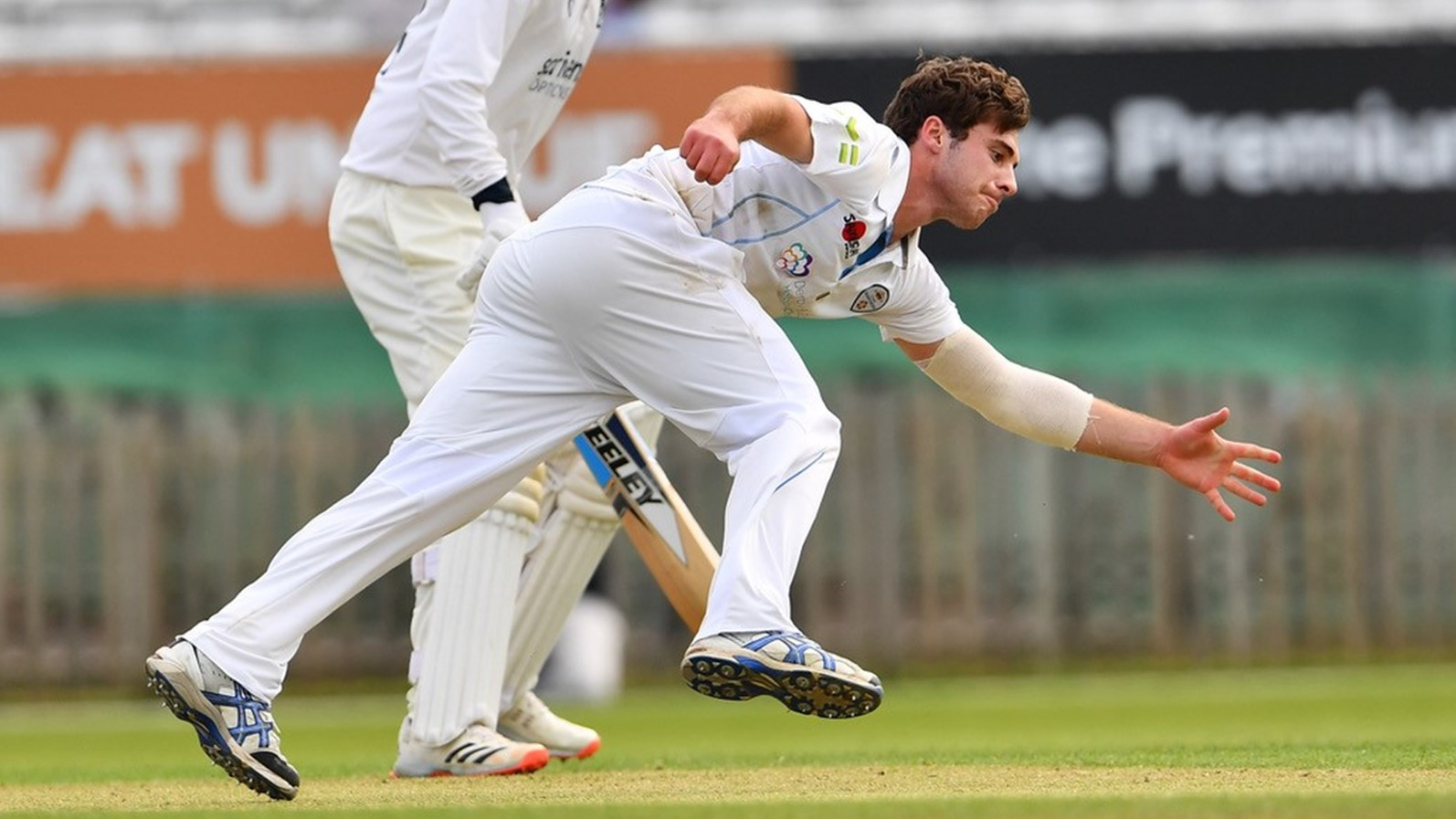 Highlights: Day Two vs Warwickshire
