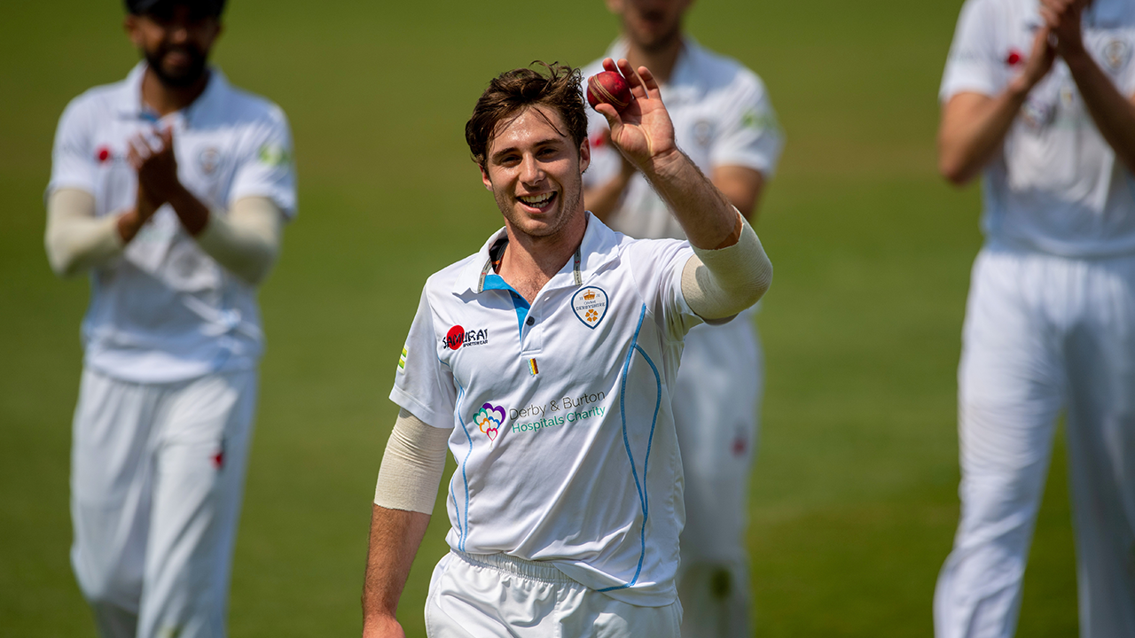 Duo sign new Derbyshire deals