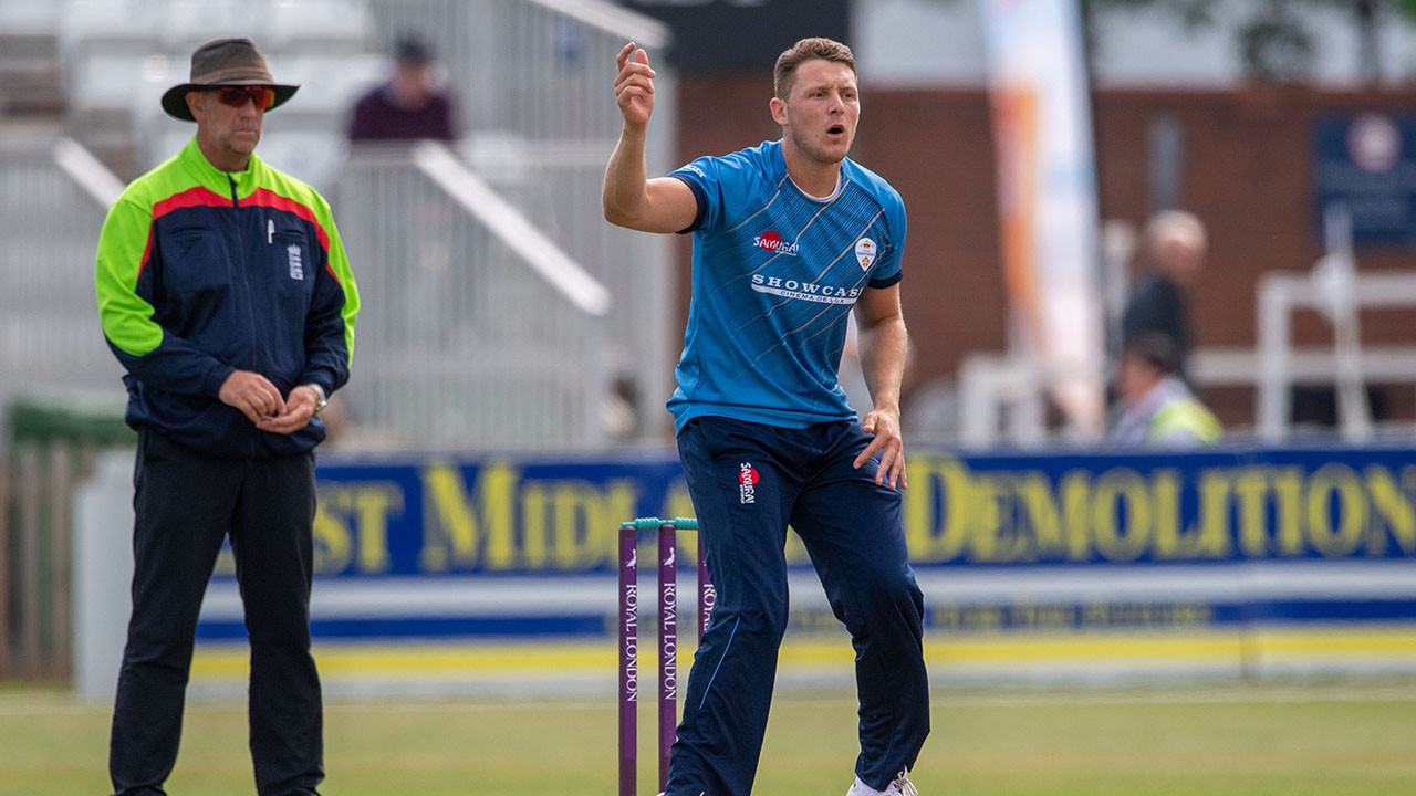 Derbyshire fall to Warwickshire defeat
