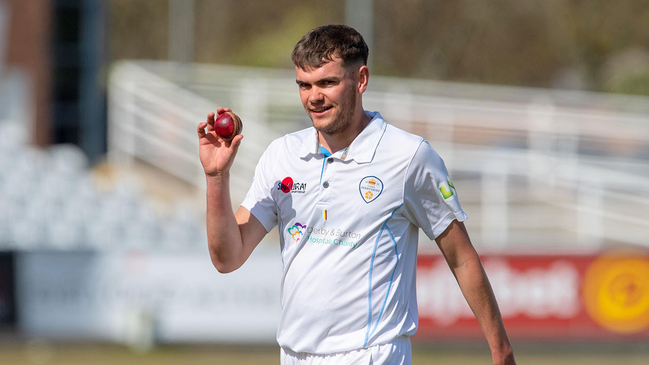 Conners signs one-year extension