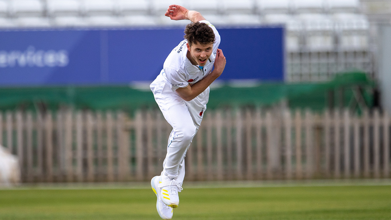 Potts signs new three-year deal