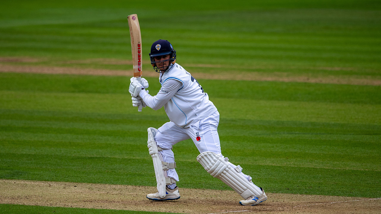 du Plooy and Dal lead Derbyshire fightback