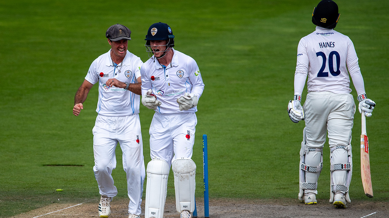 Highlights: Day Three vs Sussex