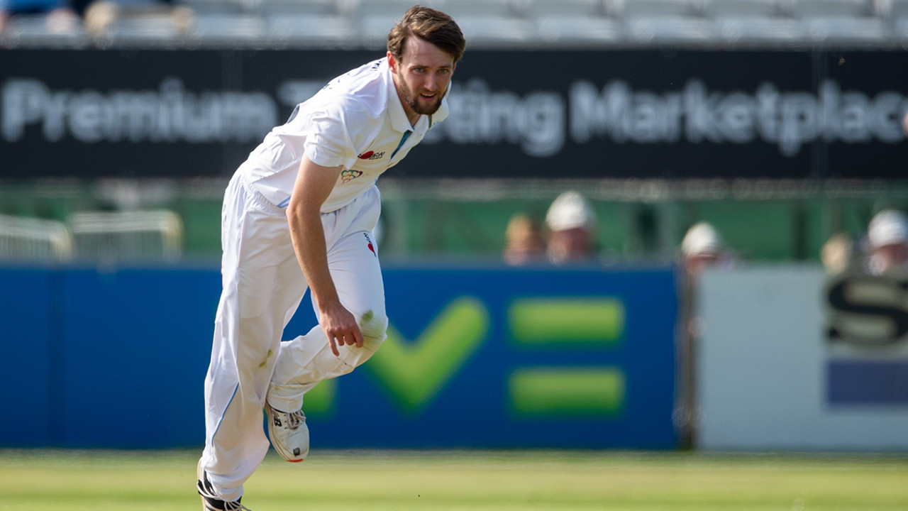Highlights: Day One vs Leicestershire