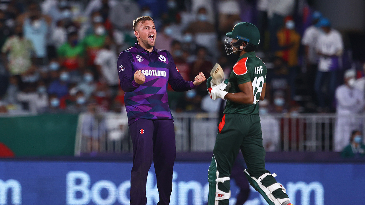 Derbyshire sign Watt for 2022 Vitality Blast