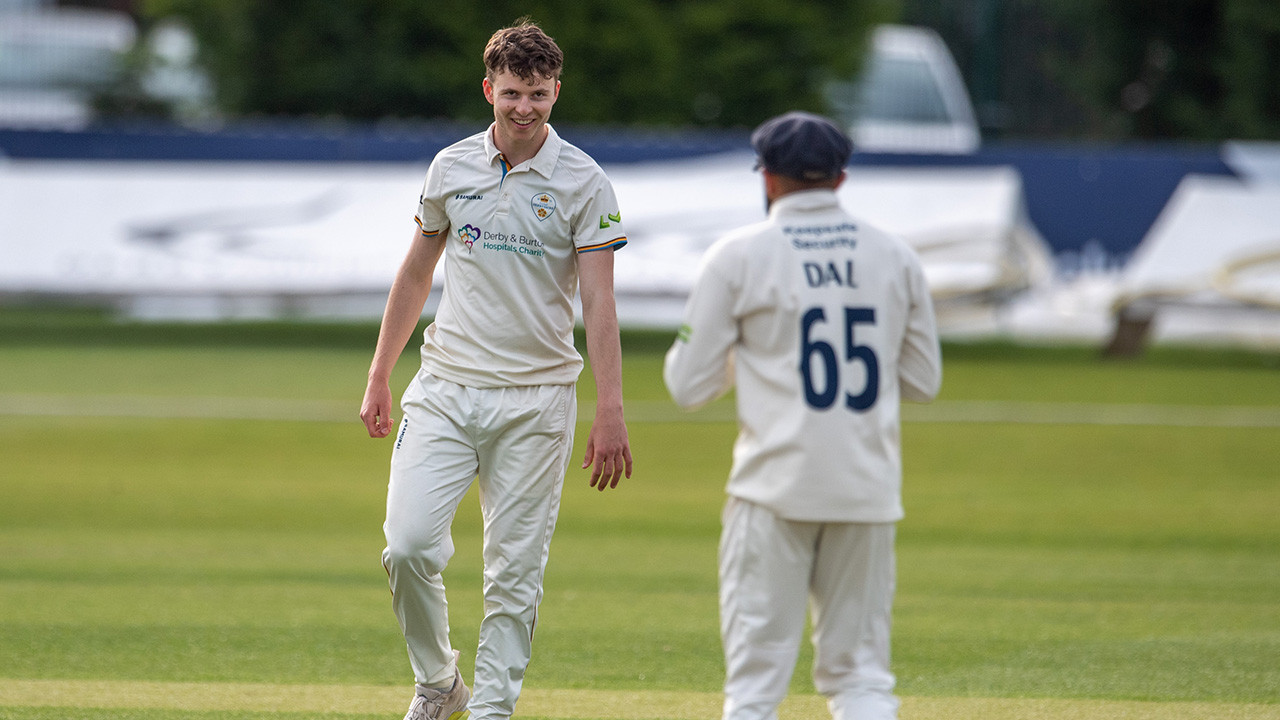 Derbyshire and Sussex share spoils in draw