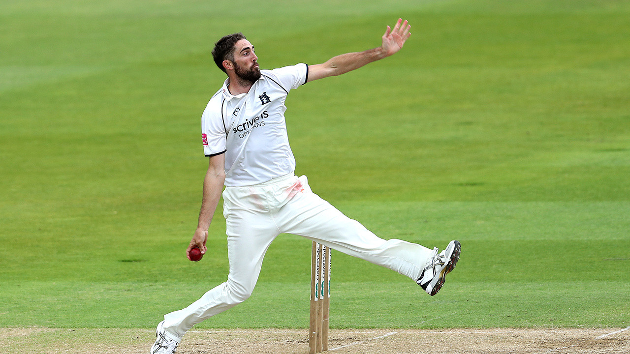 Derbyshire sign Sidebottom on loan