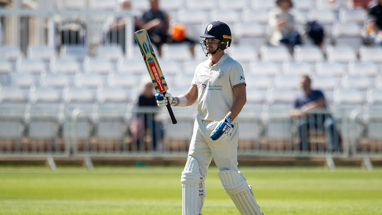 Guest, du Plooy hit half-centuries on Day One