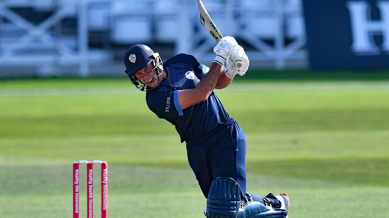 Madsen signs one-year extension