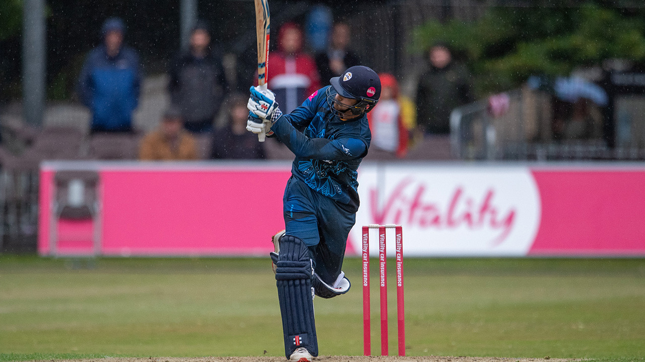 Last over heroics guide Derbyshire to victory