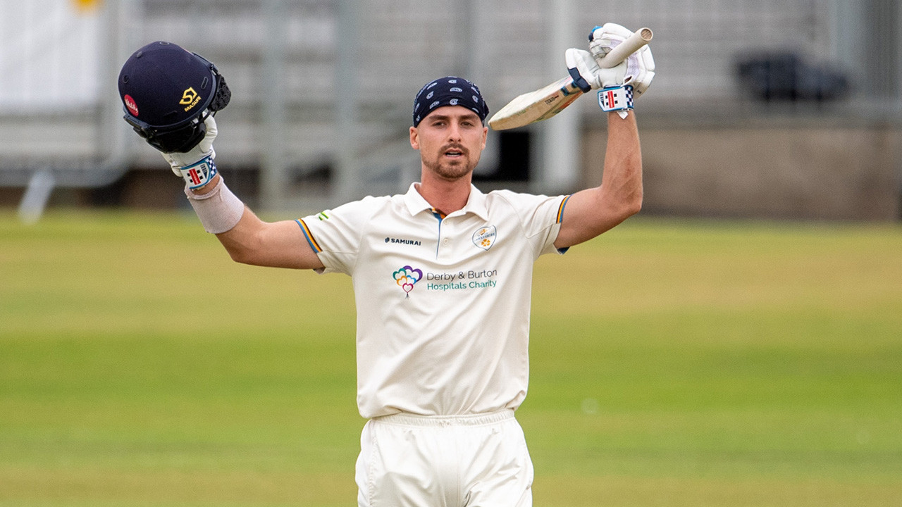 Century for du Plooy on Day One