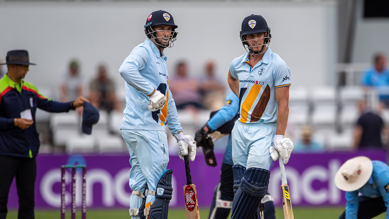 Derbyshire cruise to victory over Northants