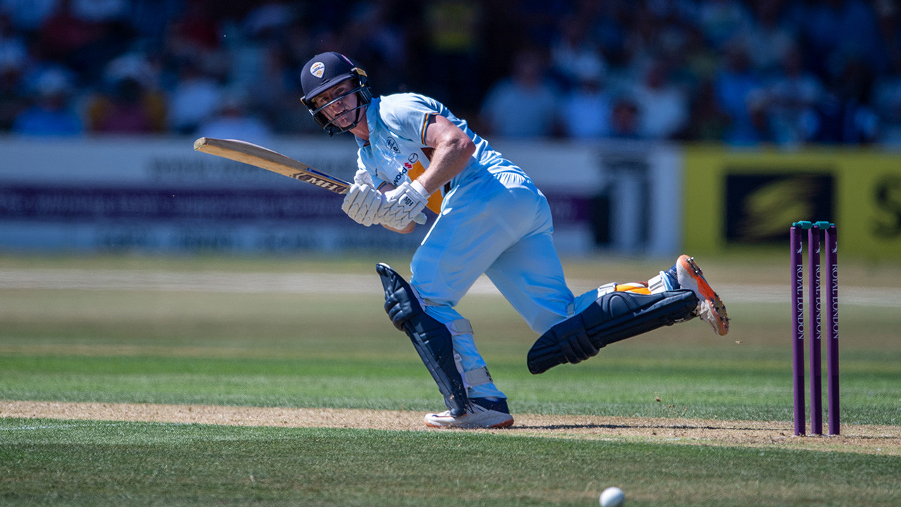 Derbyshire narrowly beaten by Hampshire