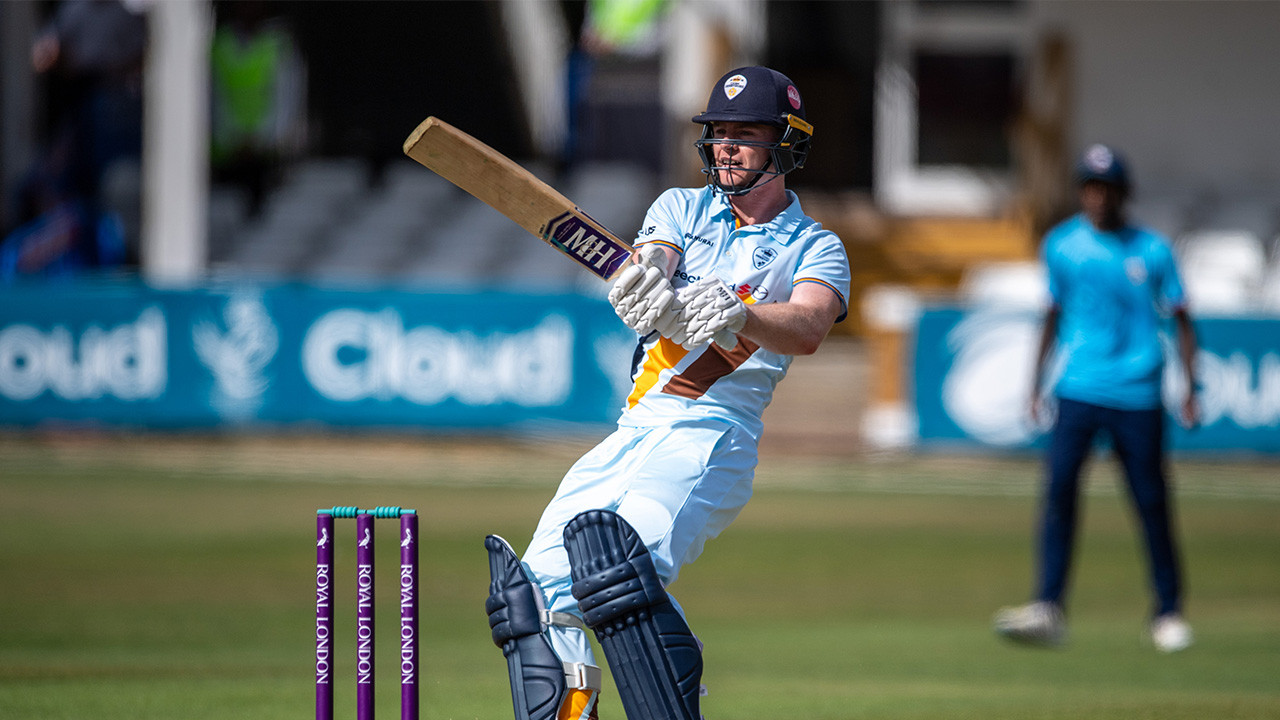 Derbyshire bounce back with emphatic win