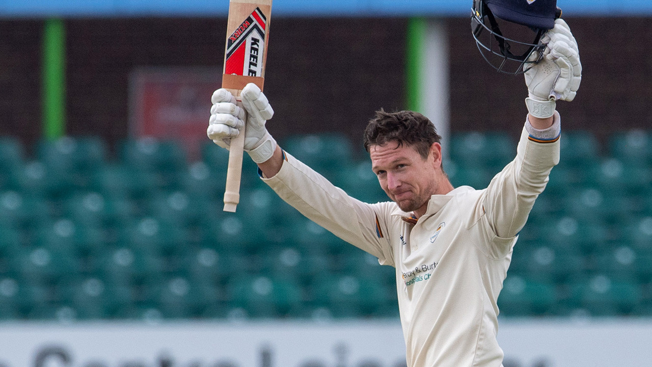 McKiernan signs one-year extension