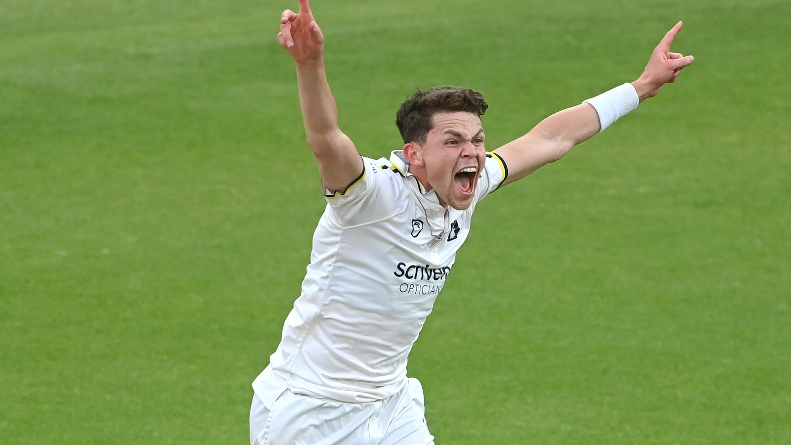 Derbyshire sign Brookes on loan