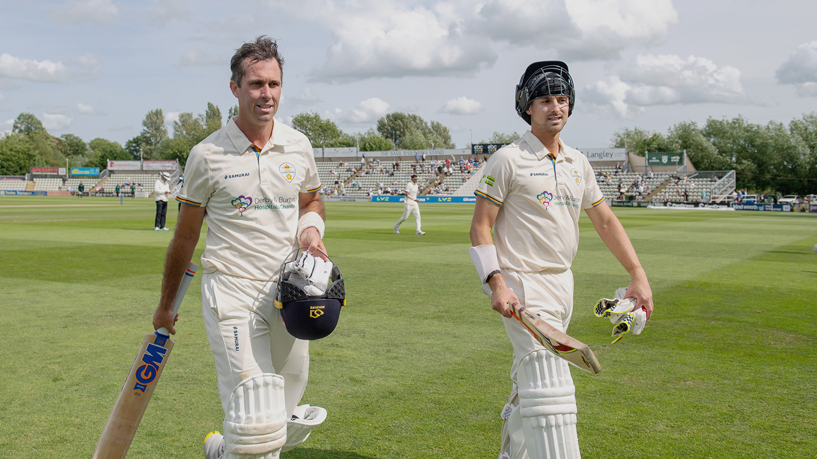 Madsen and du Plooy break record as Derbyshire take control