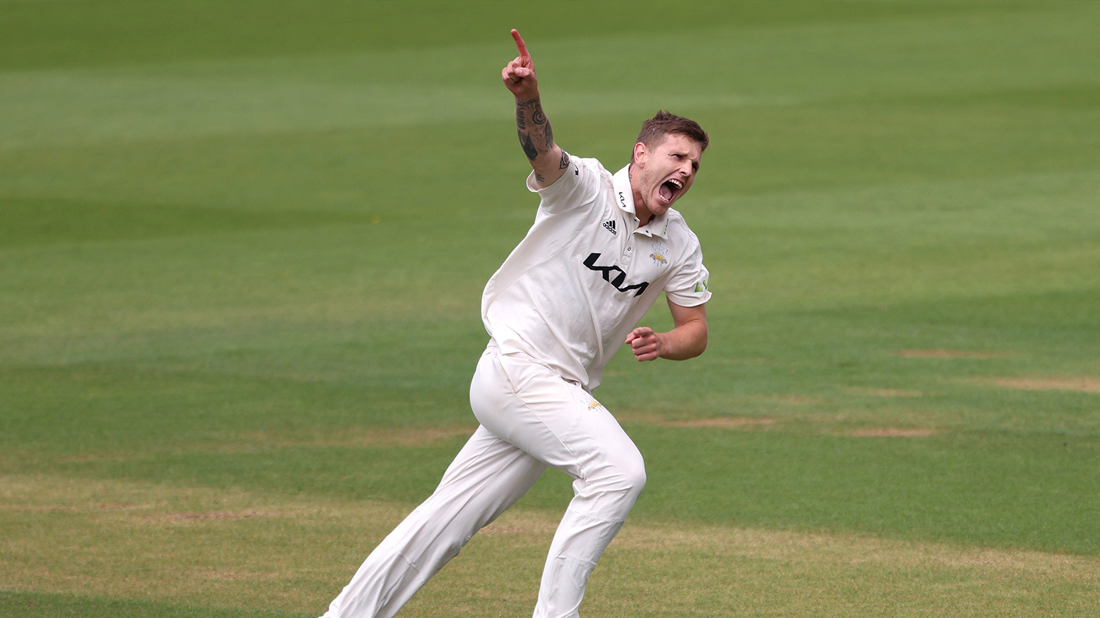 Derbyshire sign McKerr on loan