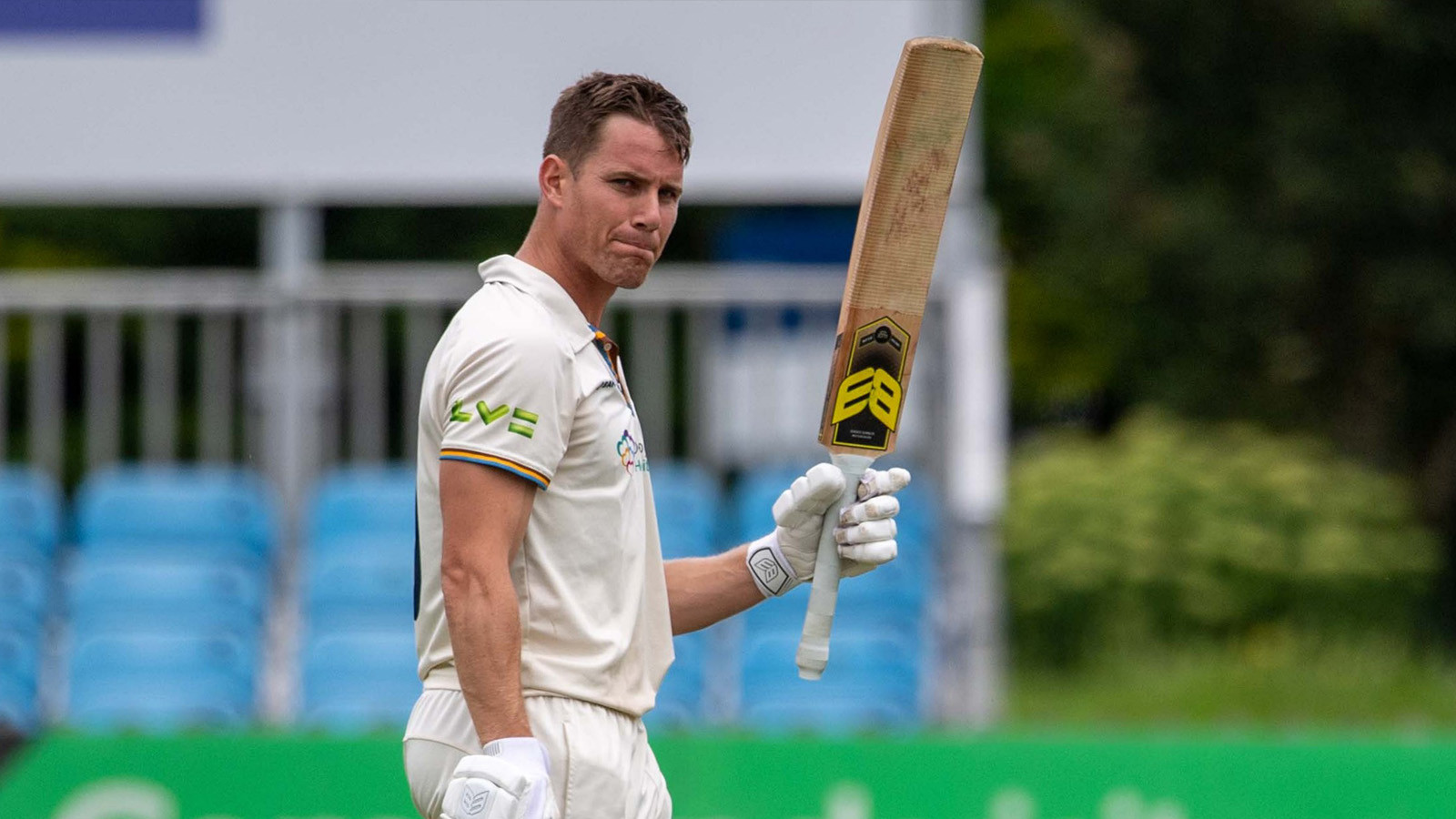 Derbyshire face tough final day