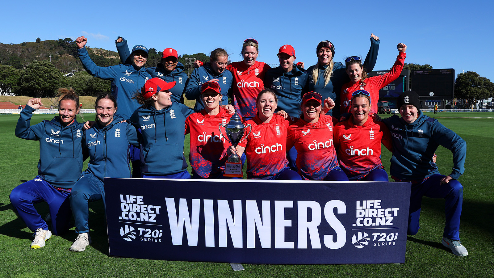Dominant England wrap up IT20 series
