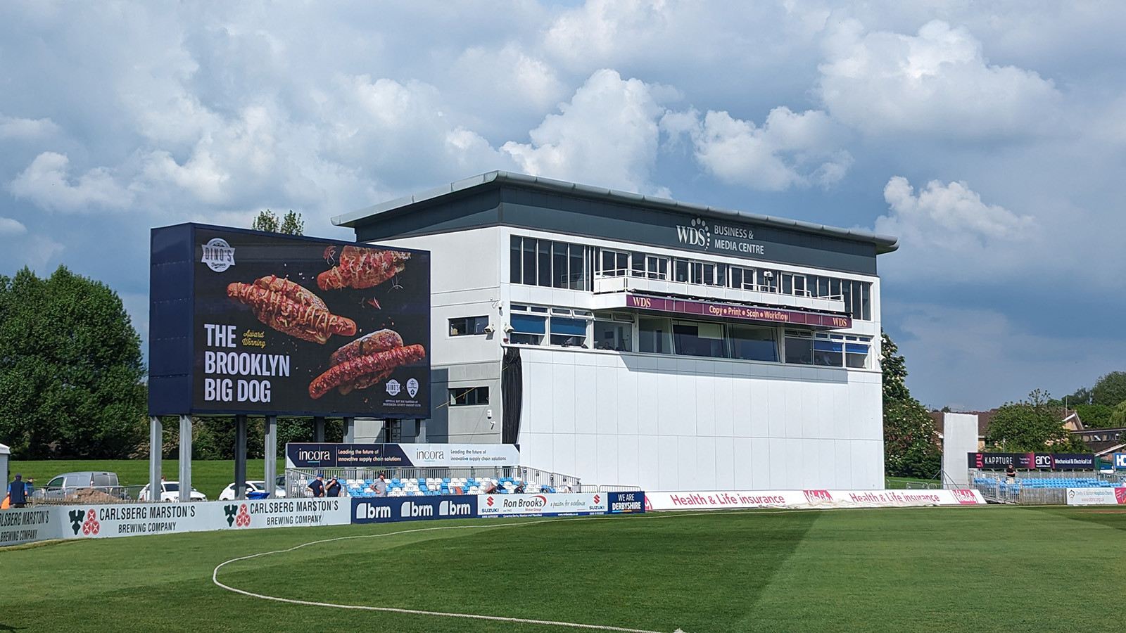 Derbyshire partner with Dino’s Famous Hotdogs