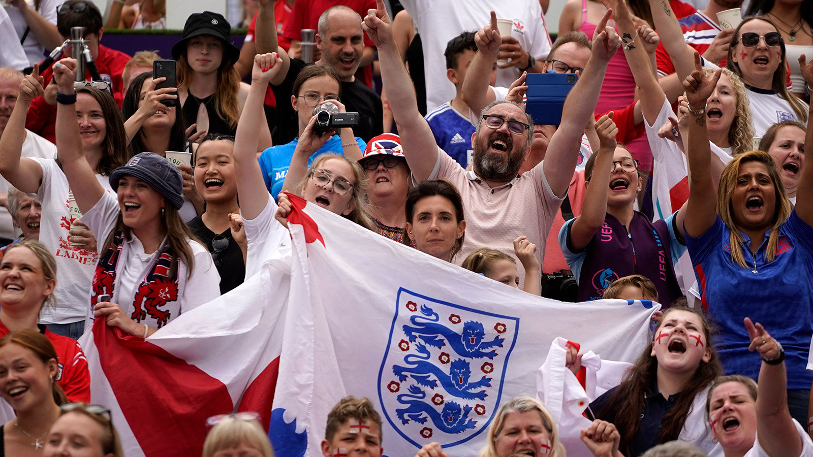 Derbyshire to host outdoor screening of England vs Serbia