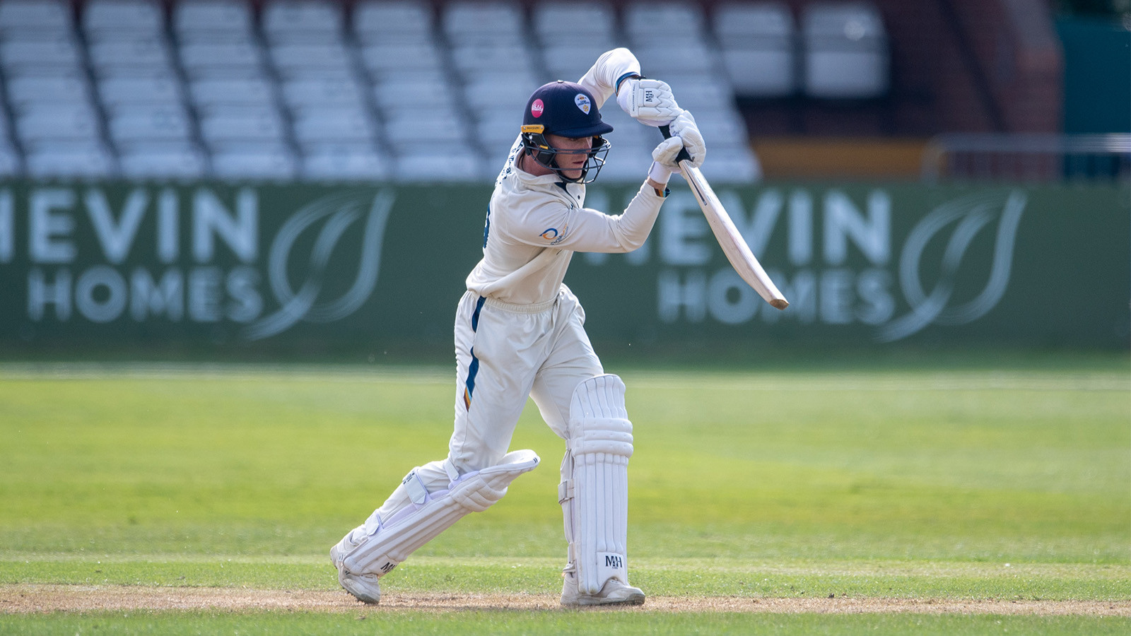 Guest and Madsen stand firm as Derbyshire battle back