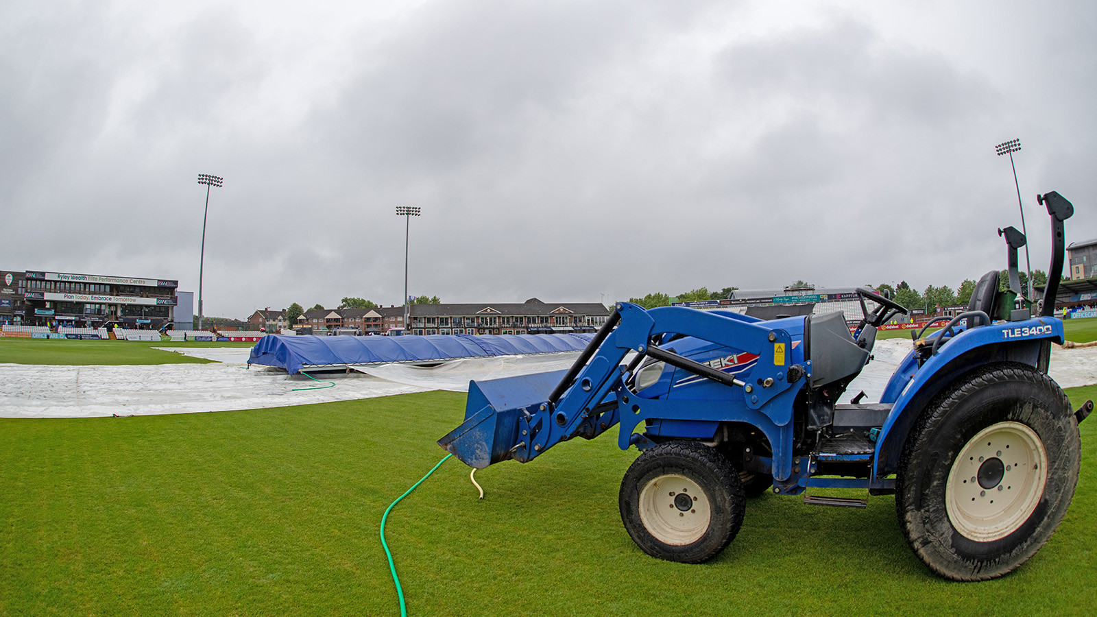 Rain washes out Lightning clash