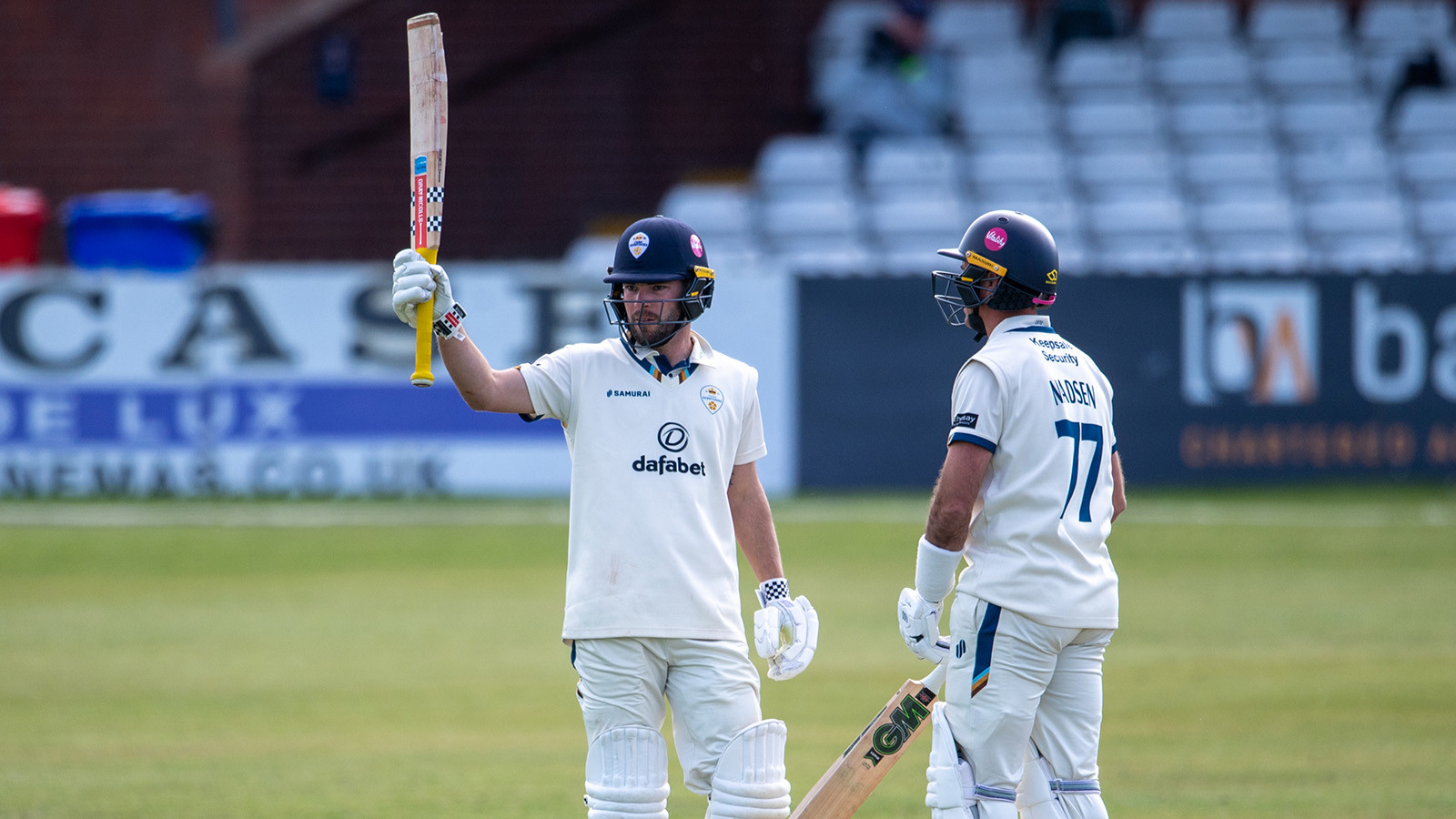 REPORT | Jewell and Madsen register fifties on Day Three