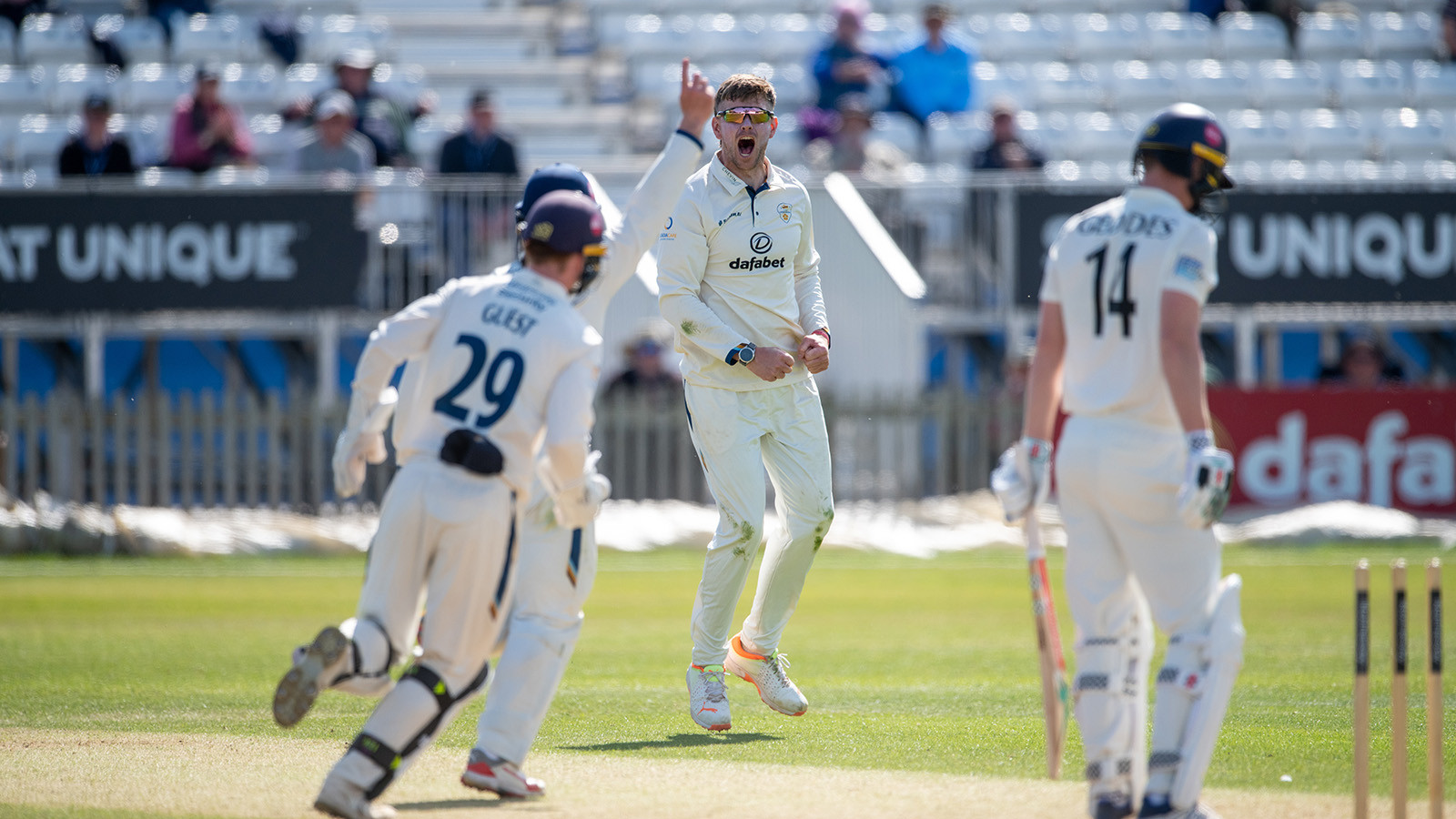 REPORT | Push for victory beckons on final day