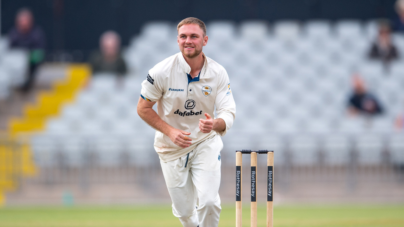 REPORT | Derbyshire battle back to set up huge final day