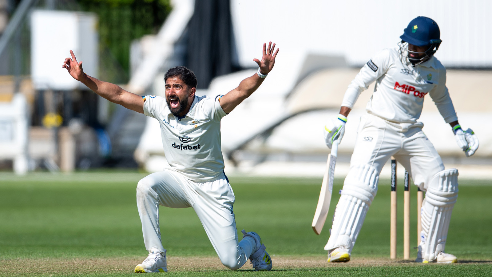 REPORT | Derbyshire fight back with bat and ball to set up fascinating final day