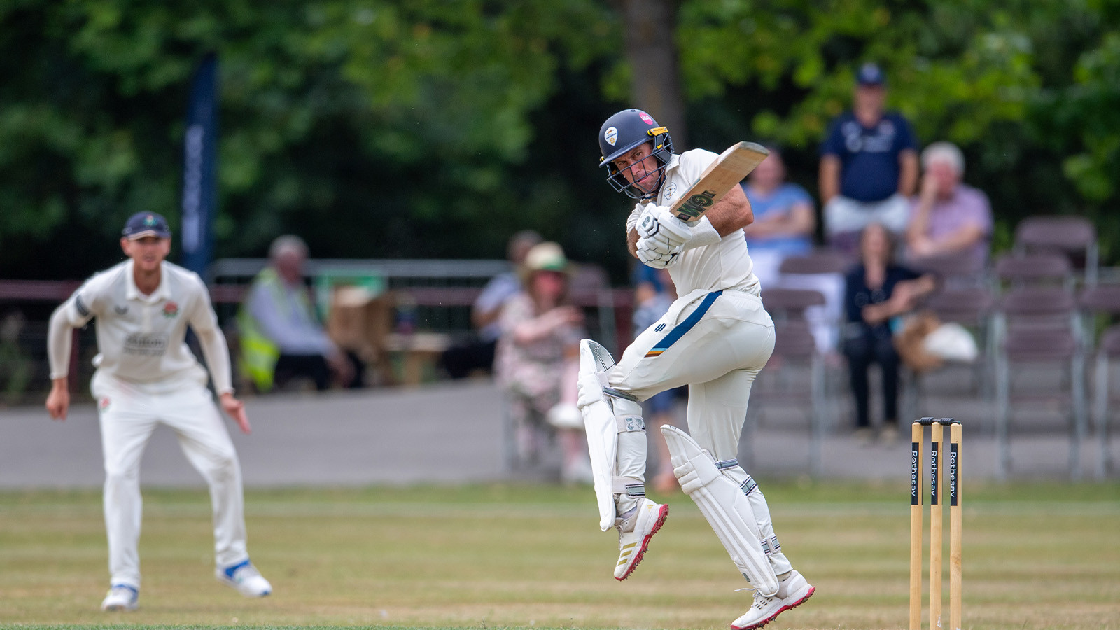 REPORT | Derbyshire facing battle on final day