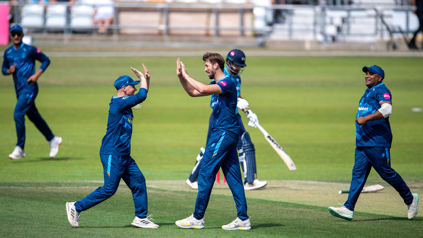 INTERVIEW AND REPORT | Aitchison takes five wickets in excellent win at Headingley