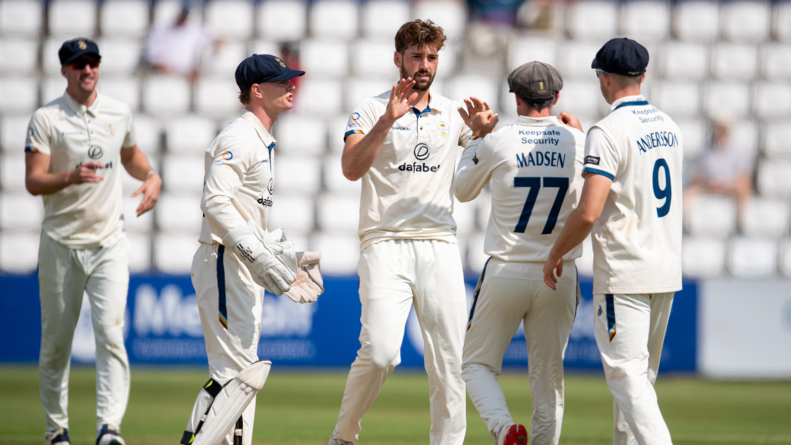 REPORT | Derbyshire face final day battle with the bat